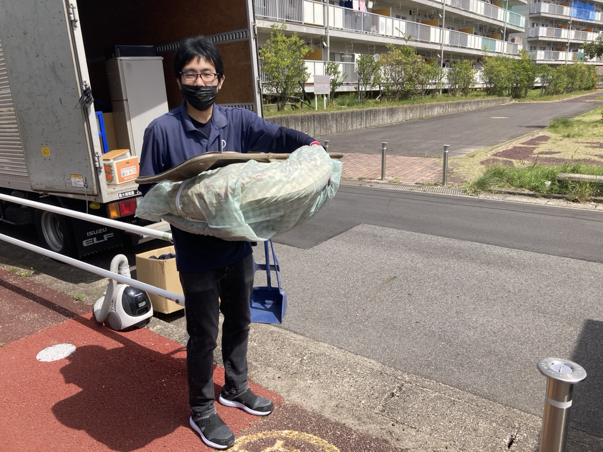 「生前整理で処分する不用品を回収しました」作業写真