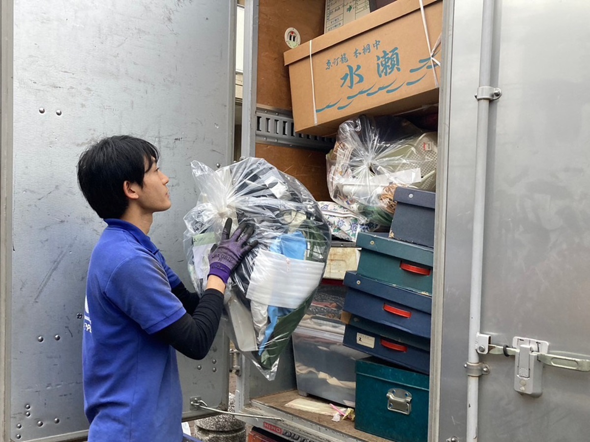 「生前整理のご依頼をいただき、荷物を整理して回収しました」作業写真