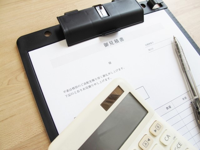 見積書と電卓