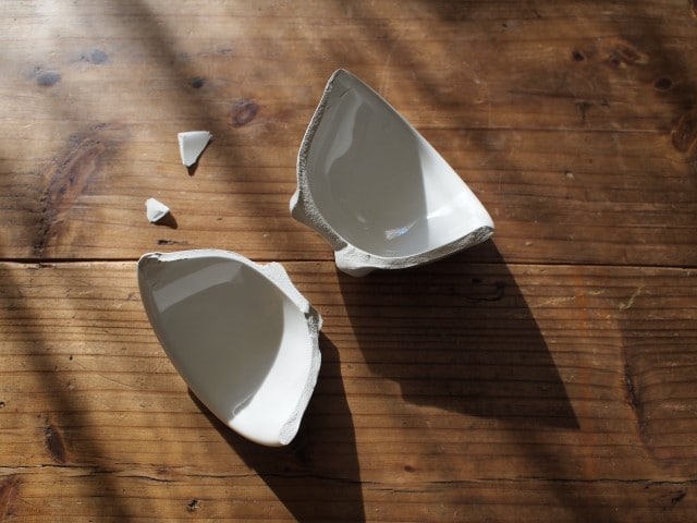 割れた茶碗