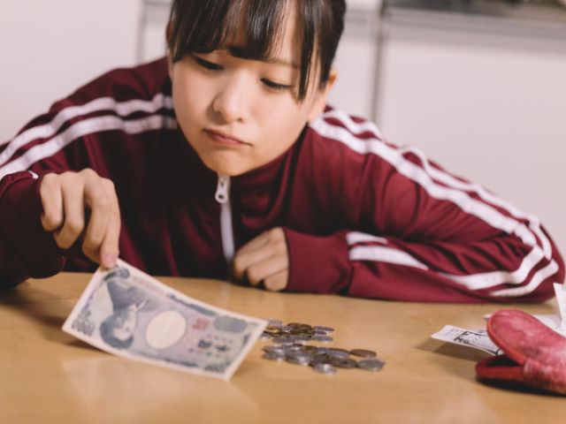 金欠に苦しむ女の子