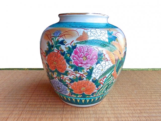 飾りっぱなしの陶芸品は業者に買取を依頼！人気の品種は？